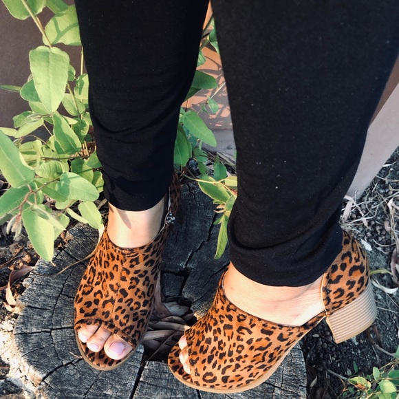 RESTOCKED Leopard 🐆 Animal Print Peep Toe Stacked - Picture 6 of 8
